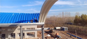 濰坊安丘農(nóng)貿(mào)市場拱形屋頂工程案例